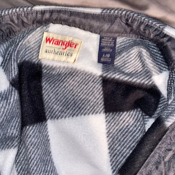 Wrangler flannel - Picture 3 of 3